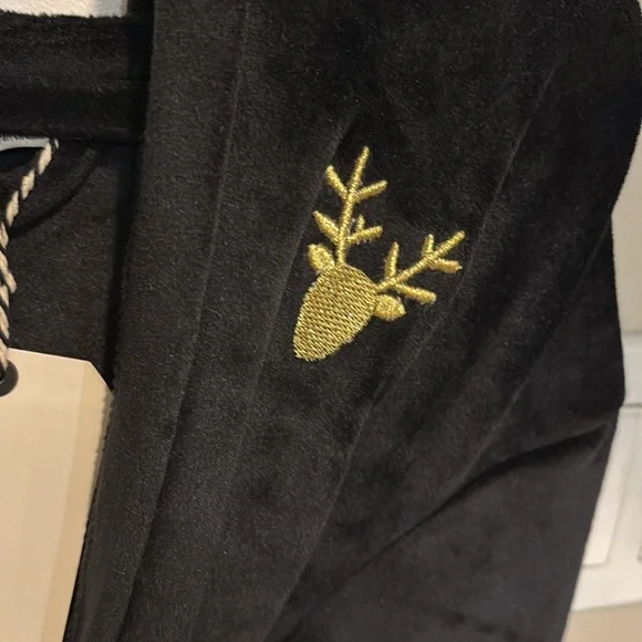 Mid robe - Picture 2 of 3